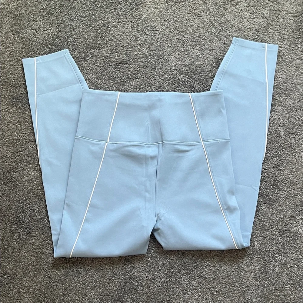 NWOT- Vuori Evolve Lunar Leggings